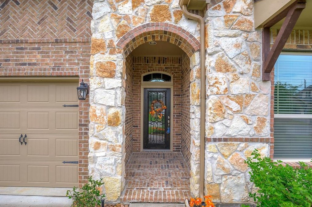 92 Wading Pond Cir, Tomball, TX 77375-4676
