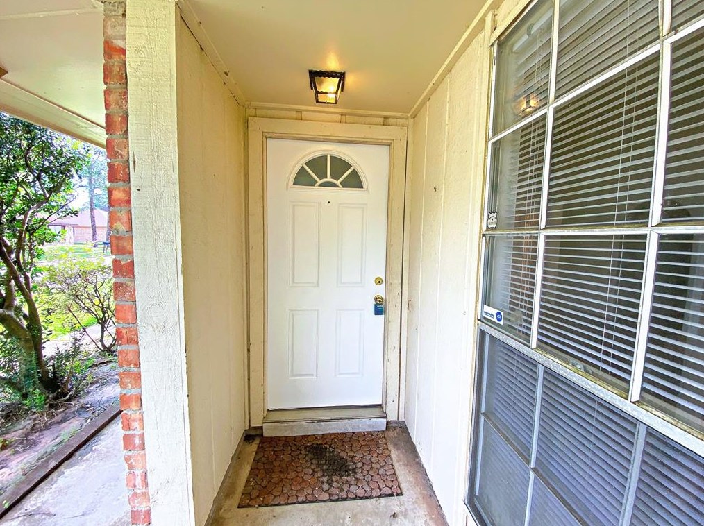 19251 Hollowlog Dr, Katy TX  77449-3917 exterior