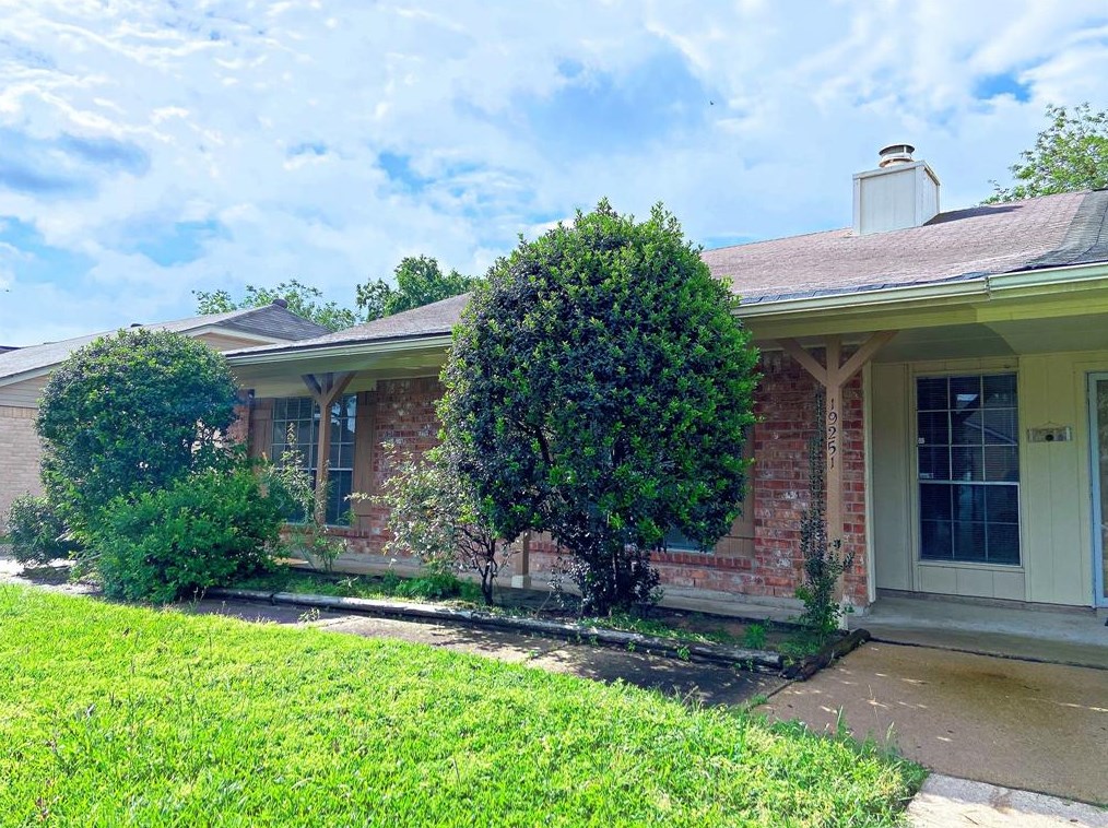 19251 Hollowlog Dr, Katy TX  77449-3917 exterior