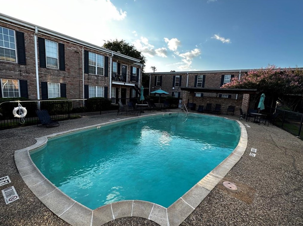 6410 Del Monte Dr, Houston TX  77057-3350 exterior