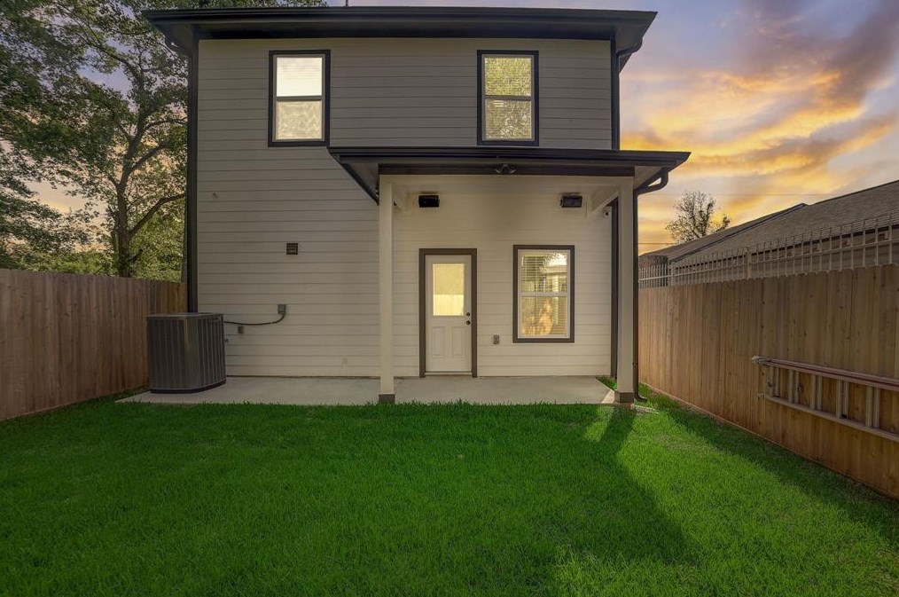 6515 Tuskegee St, Houston TX  77091-4128 exterior