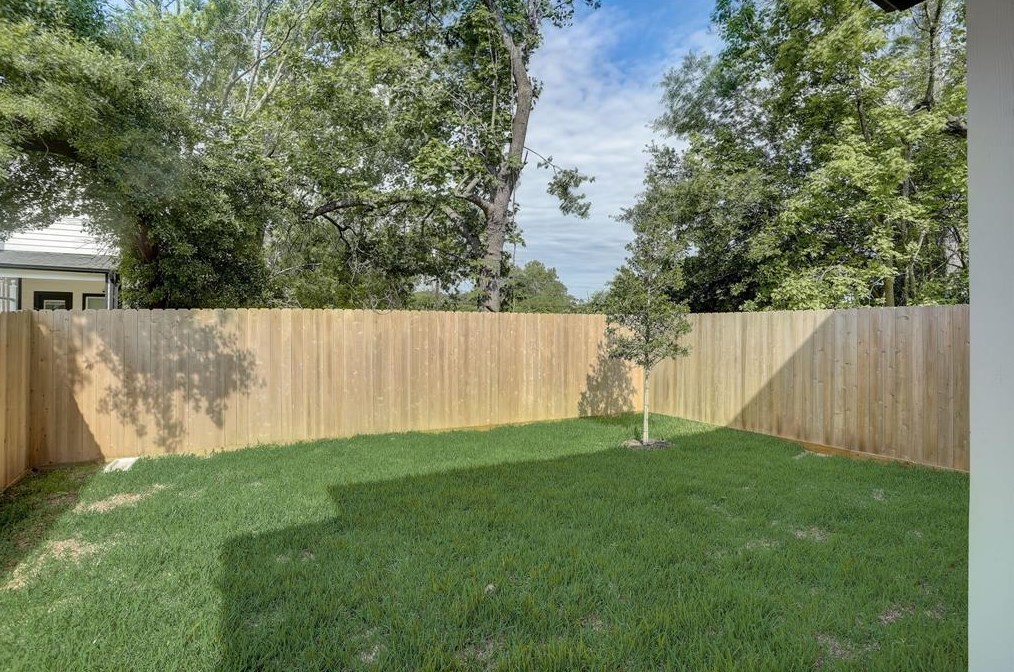 6515 Tuskegee St, Houston TX  77091-4128 exterior