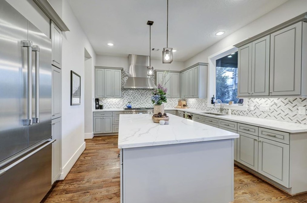 1910 Du Barry Ln, Houston TX 77018-5205 exterior