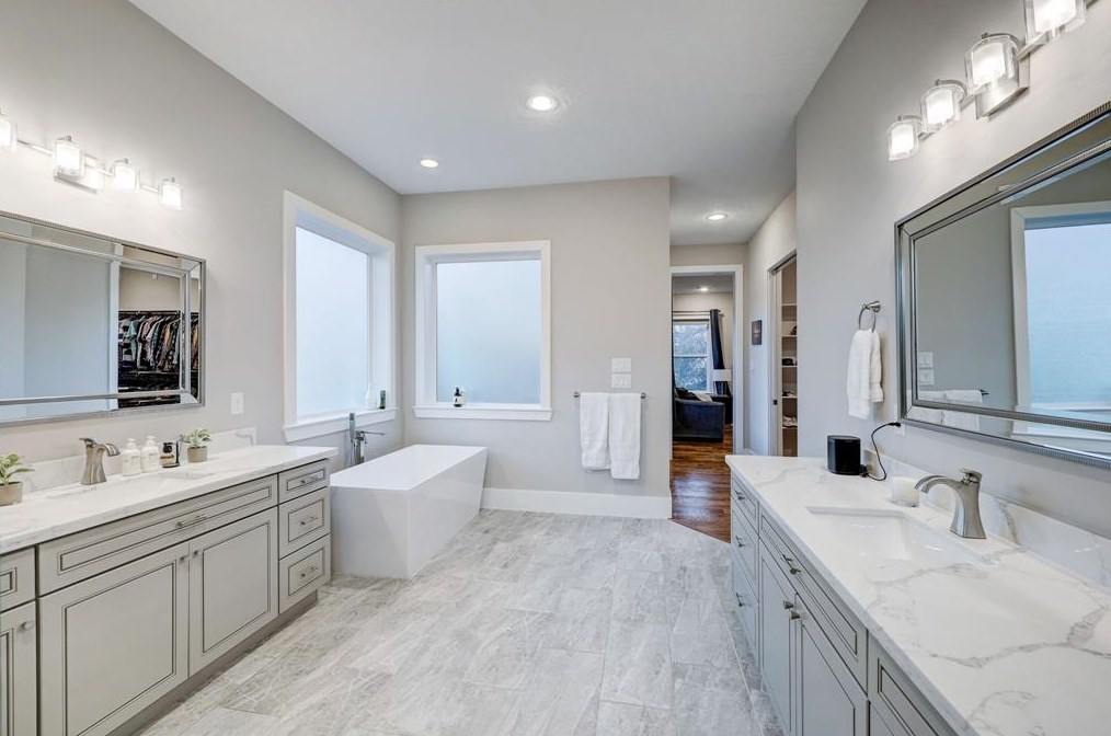 1910 Du Barry Ln, Houston TX 77018-5205 exterior