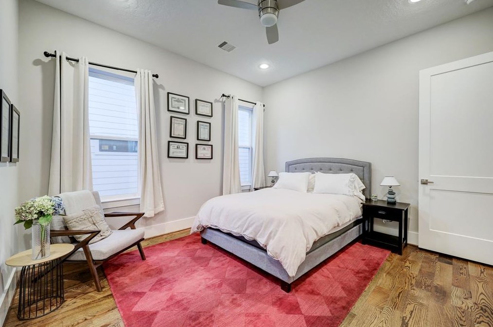 1910 Du Barry Ln, Houston TX 77018-5205 exterior