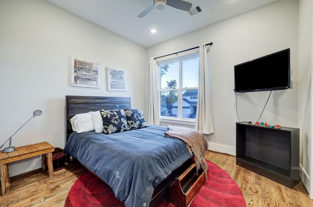 1910 Du Barry Ln, Houston TX 77018-5205 exterior