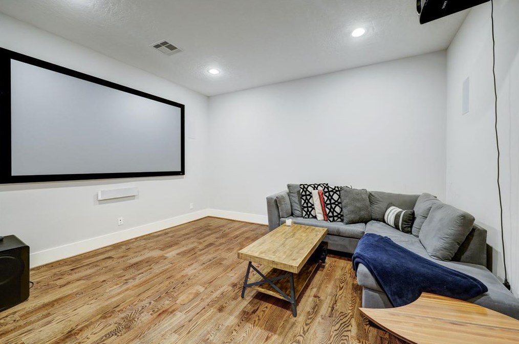 1910 Du Barry Ln, Houston TX 77018-5205 exterior