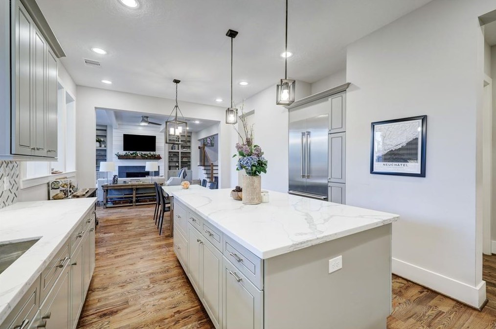 1910 Du Barry Ln, Houston TX 77018-5205 exterior