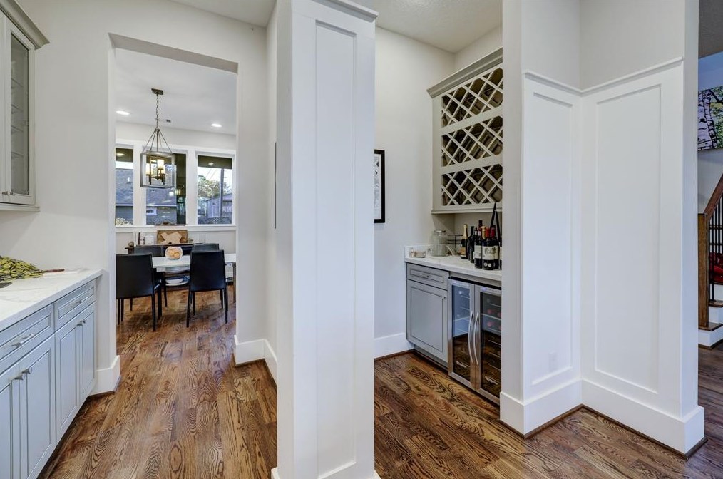 1910 Du Barry Ln, Houston TX 77018-5205 exterior