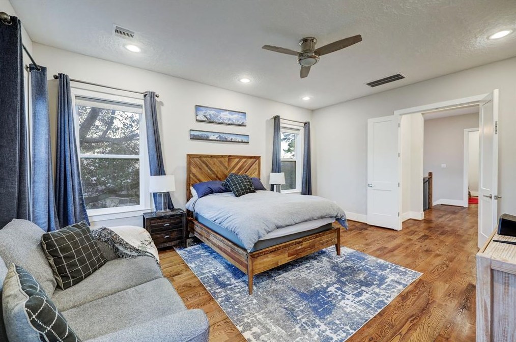 1910 Du Barry Ln, Houston TX 77018-5205 exterior