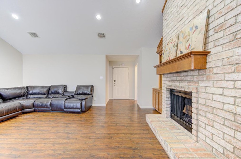 1123 Afton St, Houston TX  77055-7004 exterior