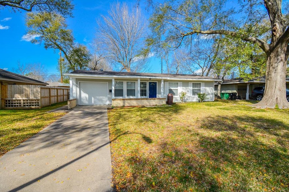 5006 Libbey Ln, Houston, TX 77092