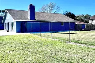 1809 E Bayshore Dr Dr, Palacios, TX 77465 - Photo 4