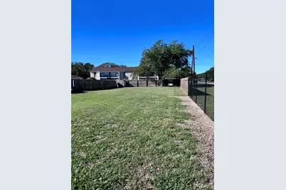 1809 E Bayshore Drive Drive, Palacios, TX 77465 - Photo 8