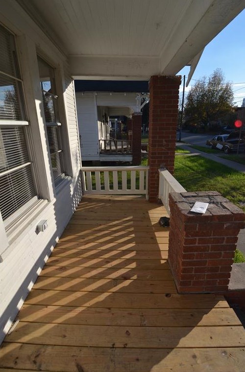 2120 Mckee St, Houston, TX 77009-8237