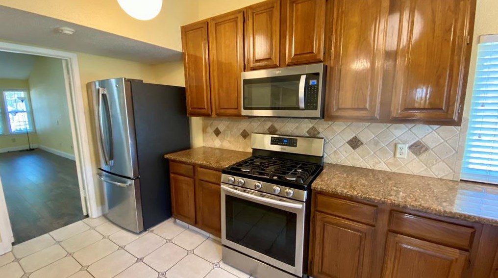 1903 Brushy Creek Dr, Sugar Land, TX 77478