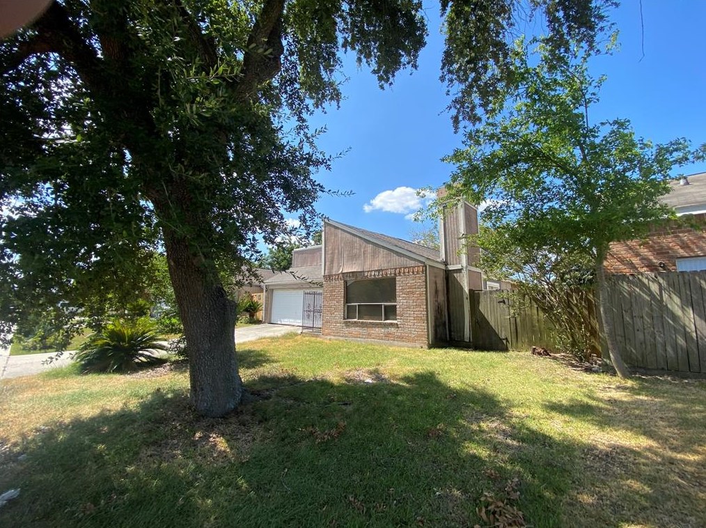 6434 Ludington Dr, Houston, TX 77035-3919