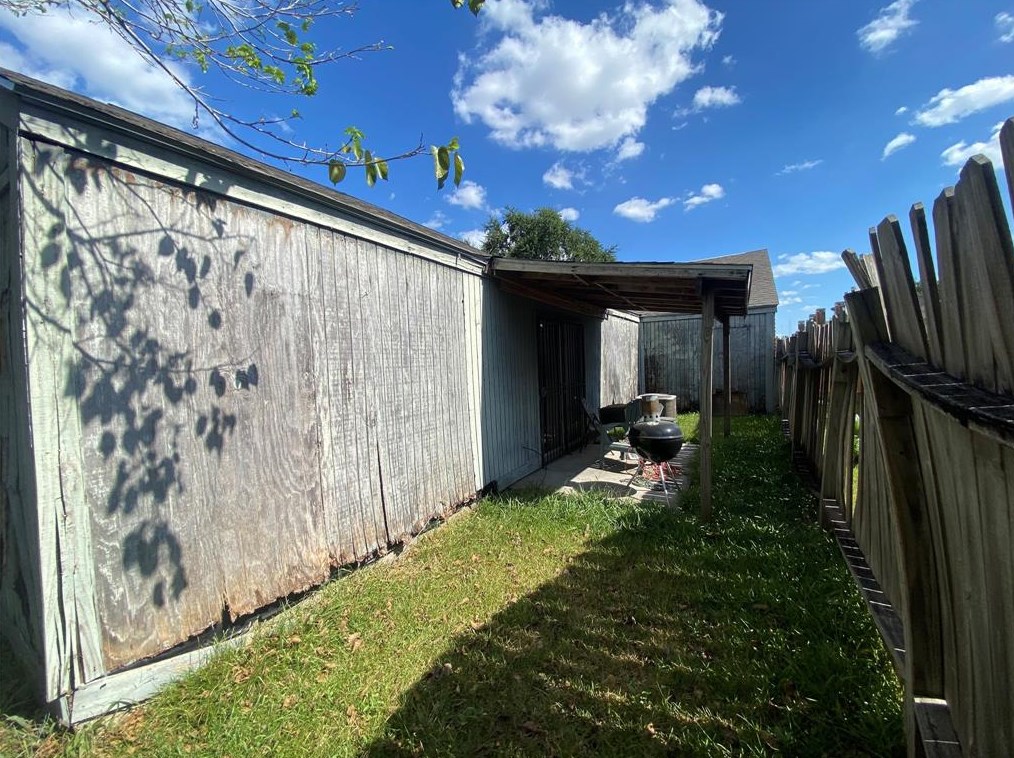 6434 Ludington Dr, Houston TX  77035-3919 exterior