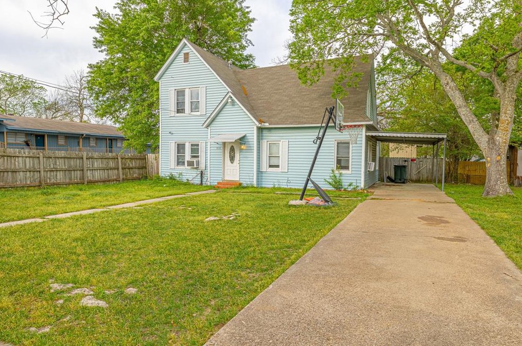 910 Avenue J, Huntsville, TX 77320