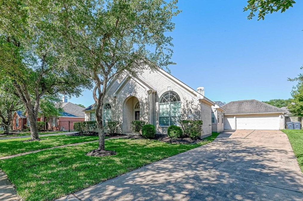 2138 Bluffton Ln, Katy TX  77450-6028 exterior