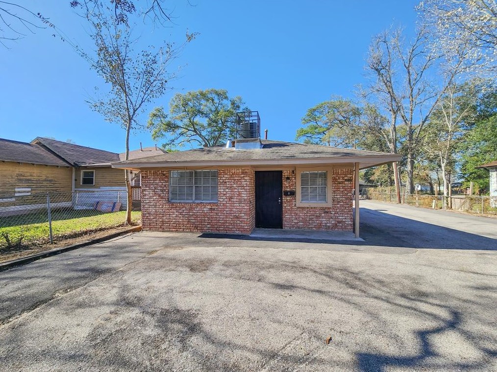 8312 Lavender St, Houston, TX 77016