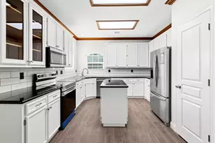 8010 Village Dr, Beaumont, TX 77713 - Photo 4