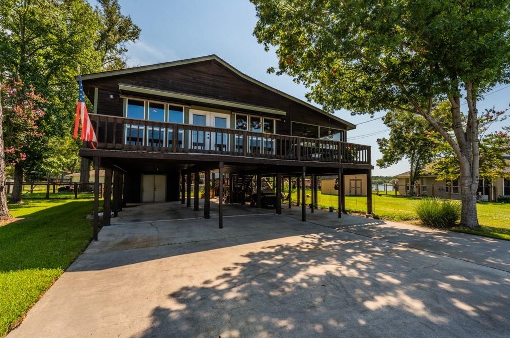 419 Lake Shore Dr, Livingston, TX 77351-9066
