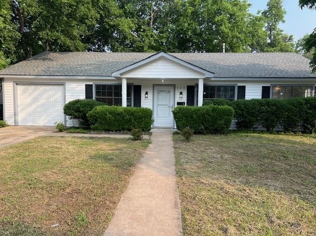 328 E Walnut St, Halsted, TX 78945