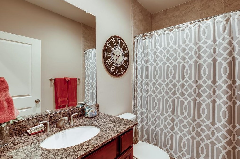 3890 Center St, Houston TX  77007-5842 exterior