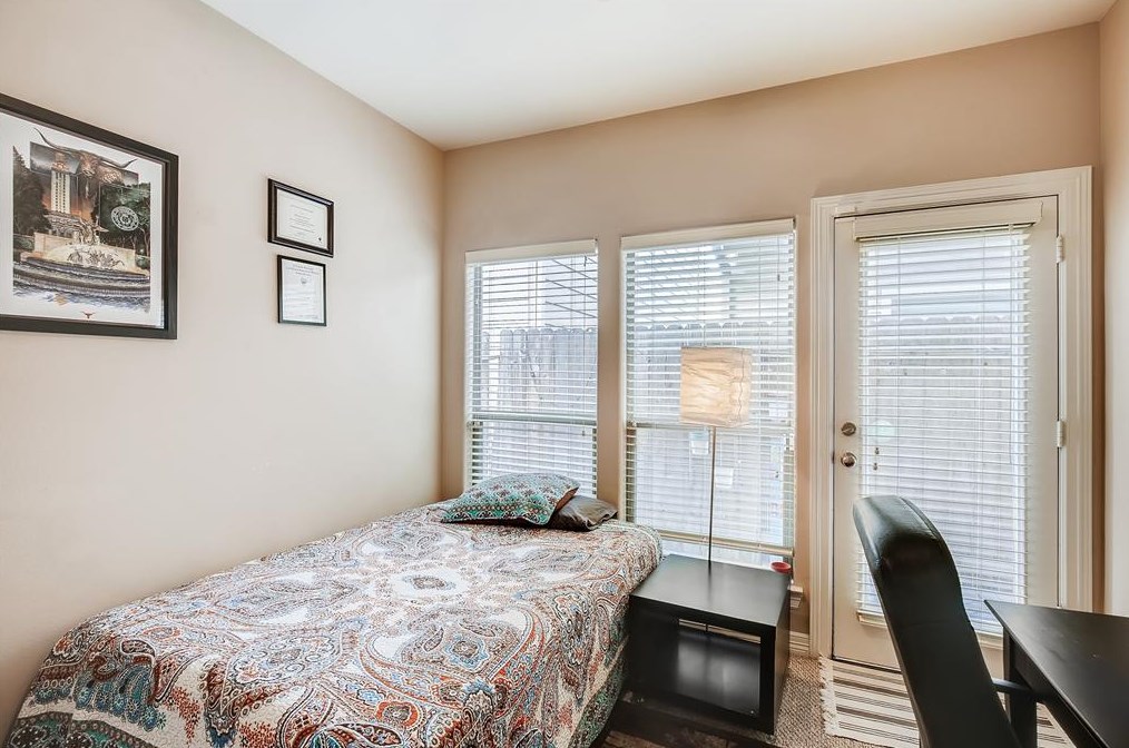 3890 Center St, Houston, TX 77007