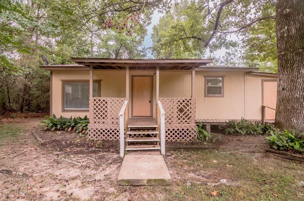 207 James St, Onalaska, TX 77360