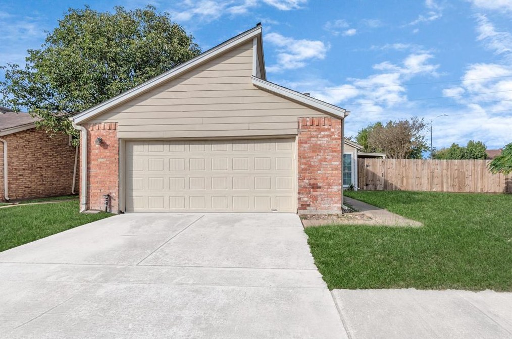 12002 Wood Hollow Ln, Houston, TX 77043