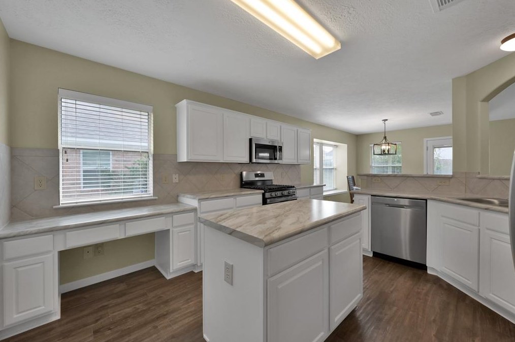 2211 Melanie Park Dr, Spring TX 77388-4184 exterior