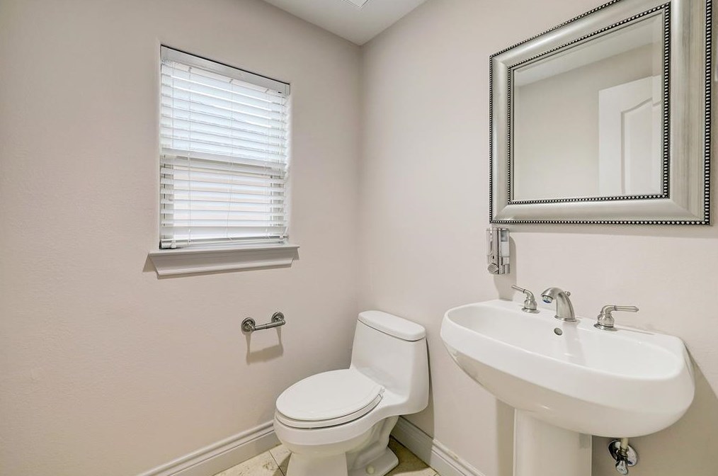5524 Crooms St, Houston TX  77007-8214 exterior