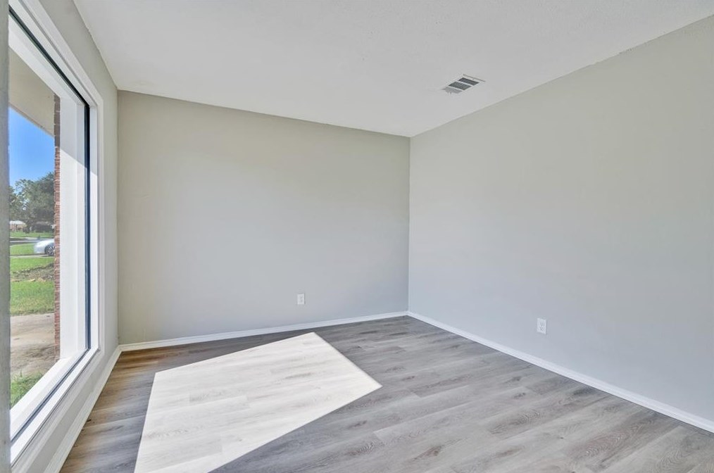 10823 Segrest Dr, Houston, TX 77047