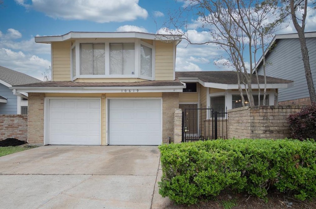 10619 Chapel Hill Dr, Houston, TX 77099