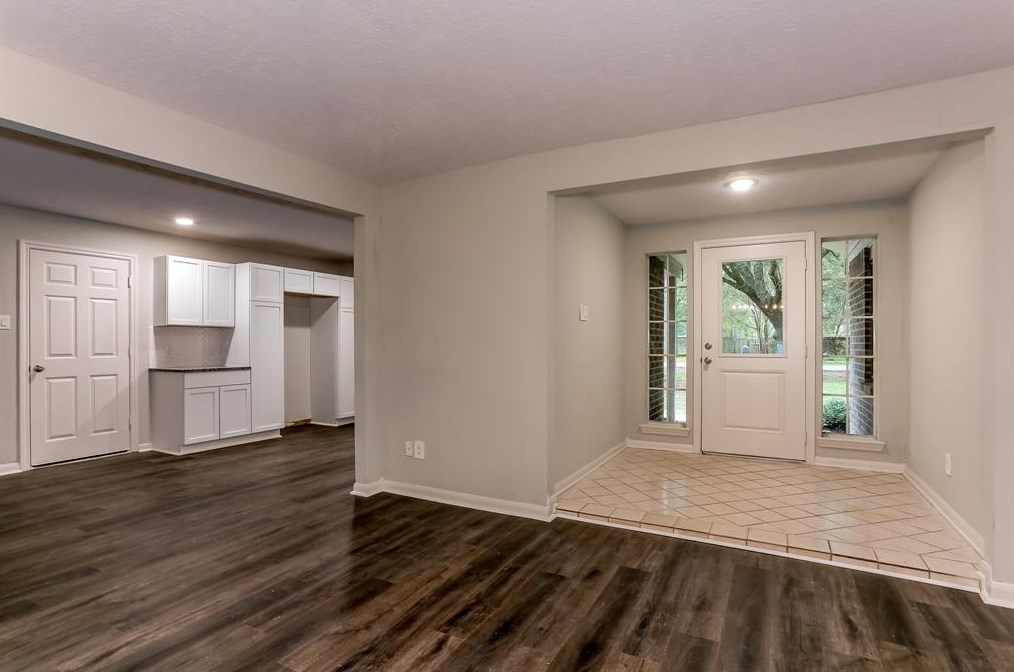 15318 Oaklawn Park Dr, Houston TX  77069-1510 exterior