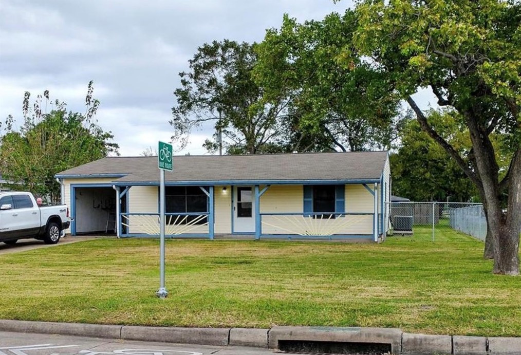 1402 13th Ave N, Texas City, TX 77590