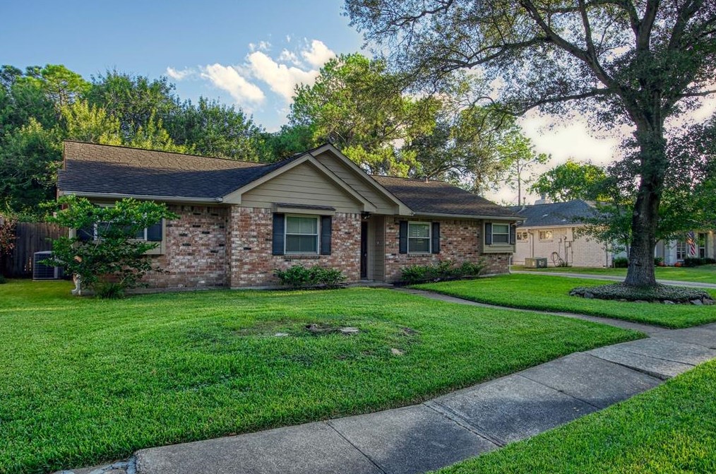 12411 Wedgehill Ln, Houston, TX 77077