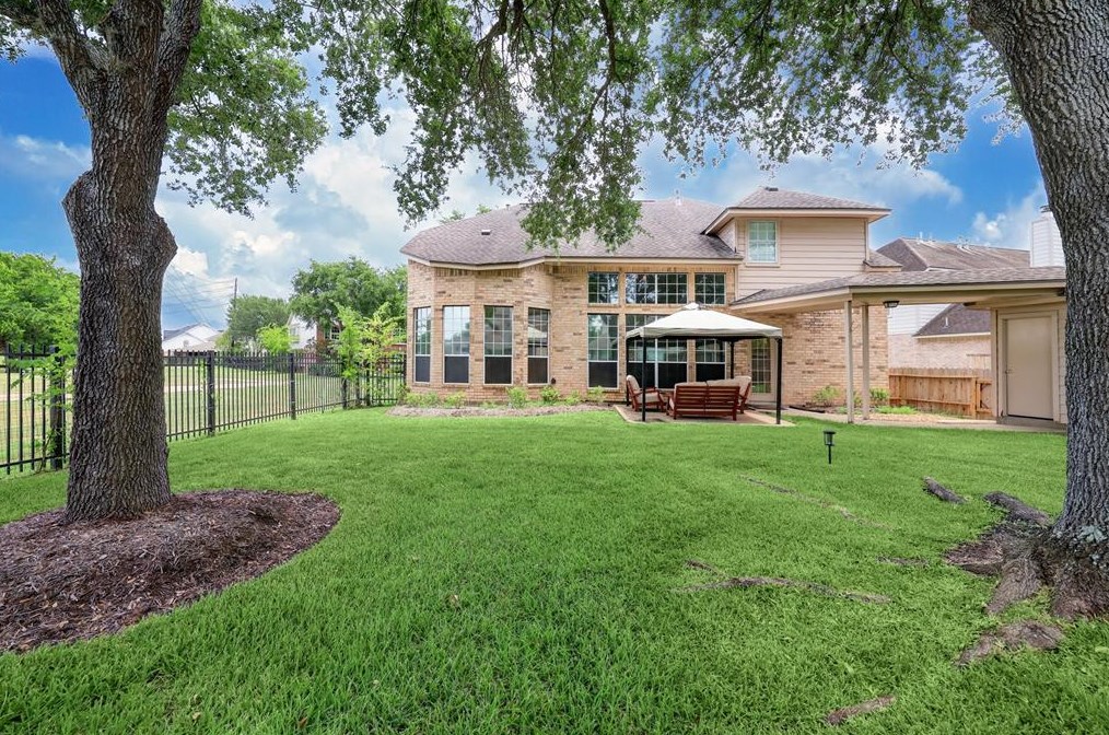 8611 Hillsboro Pl, Sugar Land, TX 77479-6453