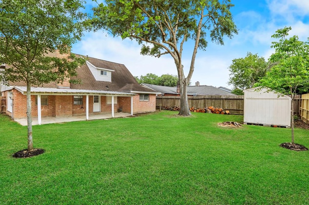 12039 Sturdivant St, Stafford, TX 77477-1624