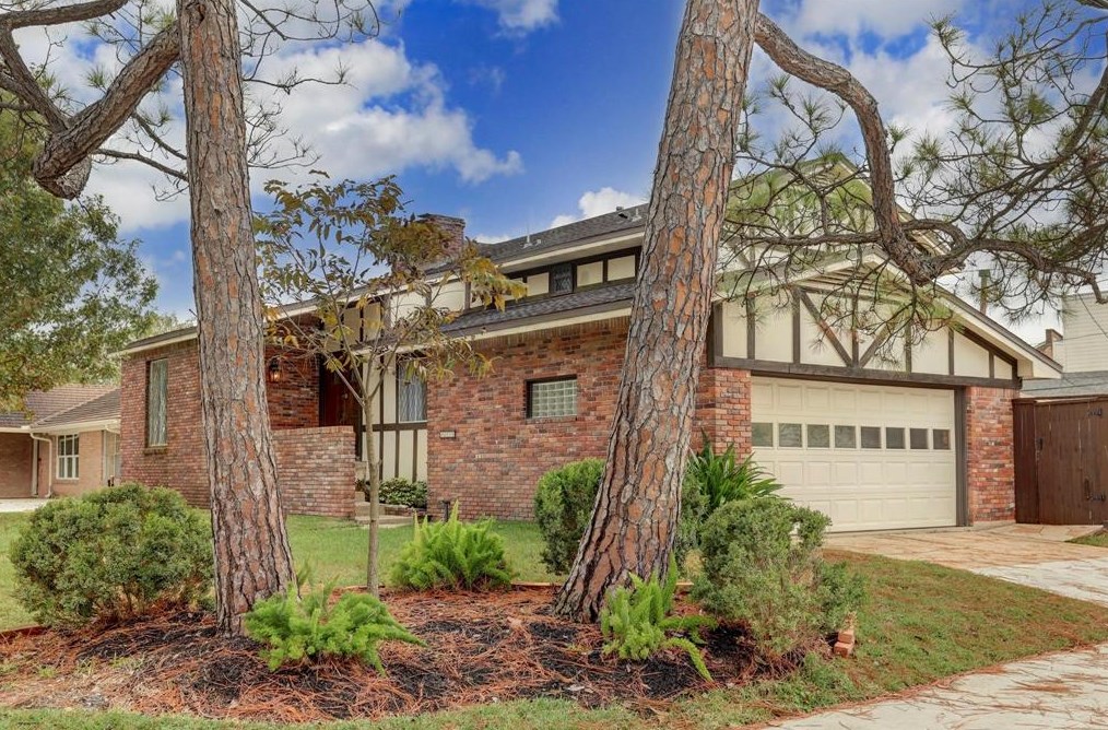 4135 Breakwood Dr, Houston, TX 77025