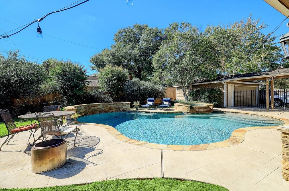 14203 Apple Tree Rd, Houston TX  77079-6601 exterior