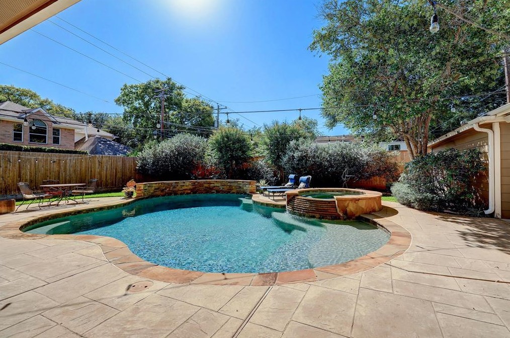 14203 Apple Tree Rd, Houston TX  77079-6601 exterior