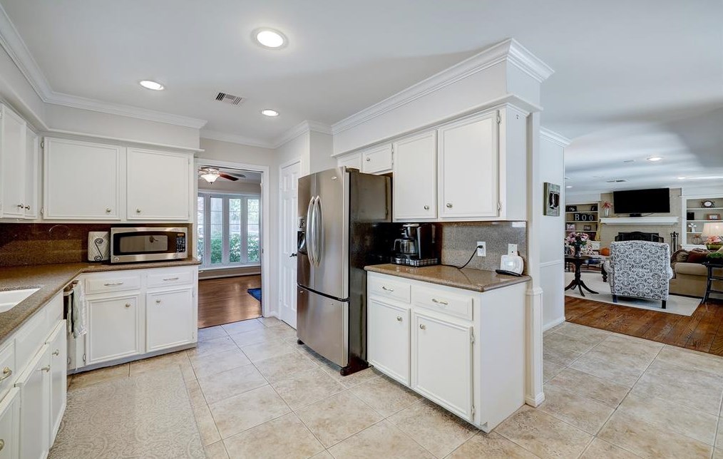 14203 Apple Tree Rd, Houston TX  77079-6601 exterior