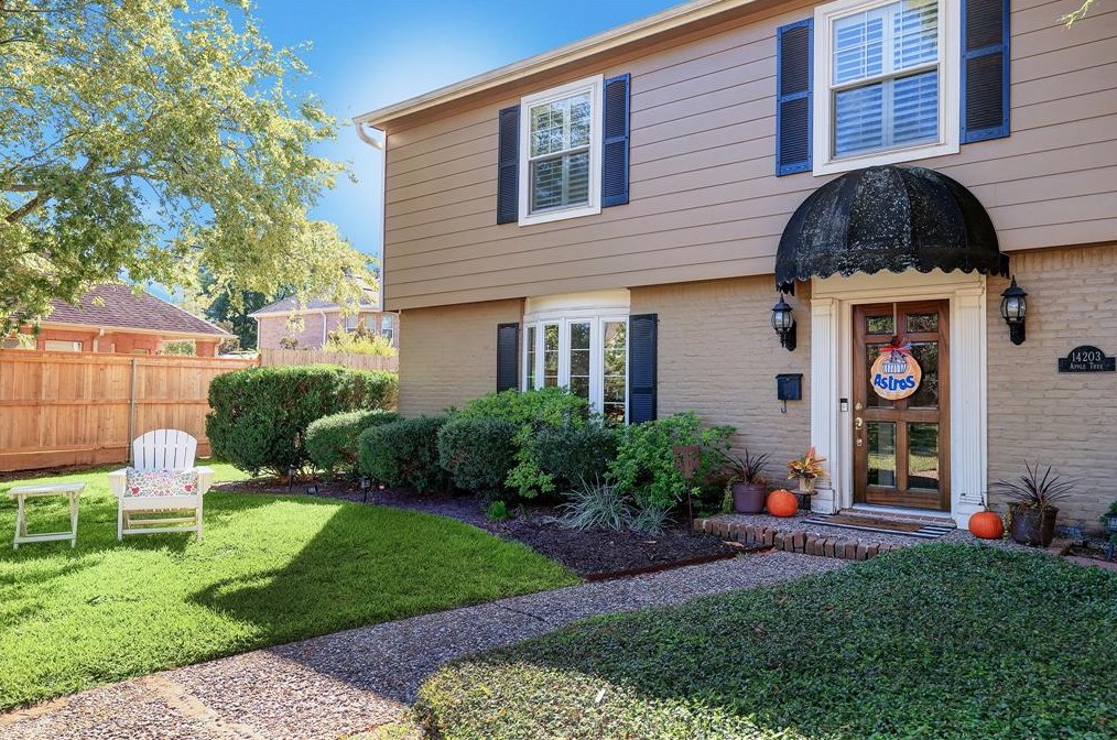 14203 Apple Tree Rd, Houston TX  77079-6601 exterior
