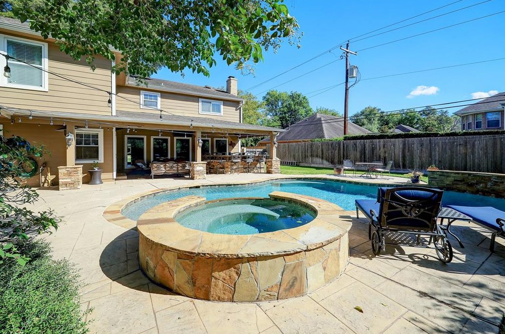 14203 Apple Tree Rd, Houston TX  77079-6601 exterior