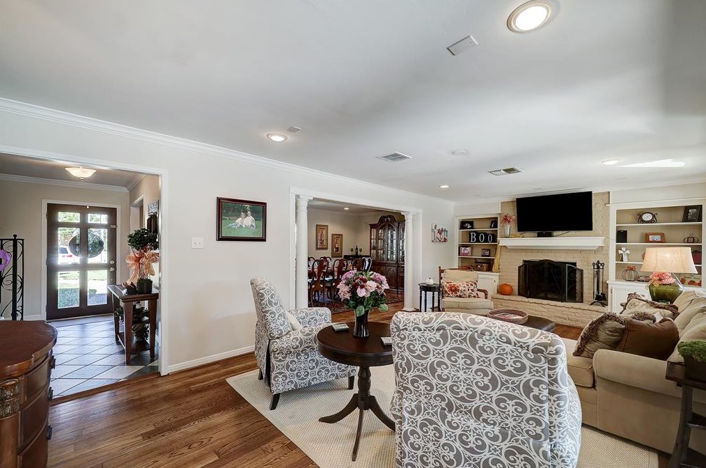 14203 Apple Tree Rd, Houston TX  77079-6601 exterior
