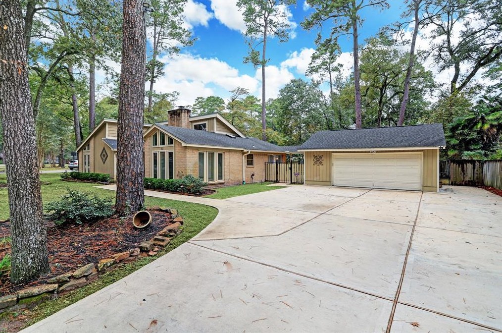 811 Castle Hill Trl, Humble, TX 77339-2947