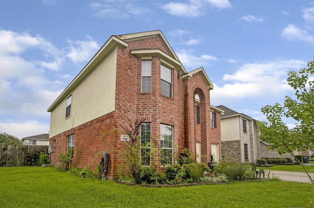 12318 Kings Garden Ct, Houston, TX 77044-5699
